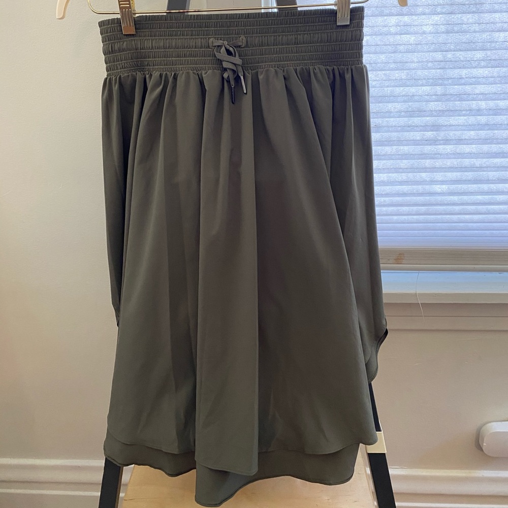 Lululemon Everyday skirt in olive, like new